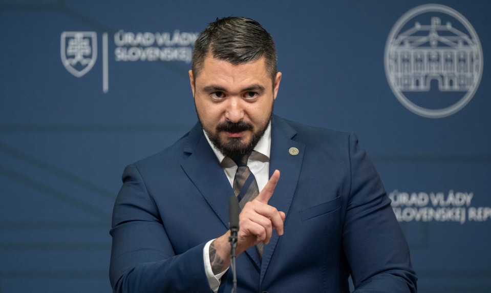 Na šéfa SIS Gašpara sa sťažujú nielen opoziční poslanci, ale aj jeho nespokojní podriadení