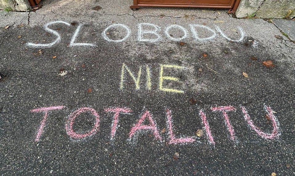 Kriedové odkazy proti Ficovi: Študent z Popradu skončil na výsluchu, iní žiaci mu vyjadrili podporu