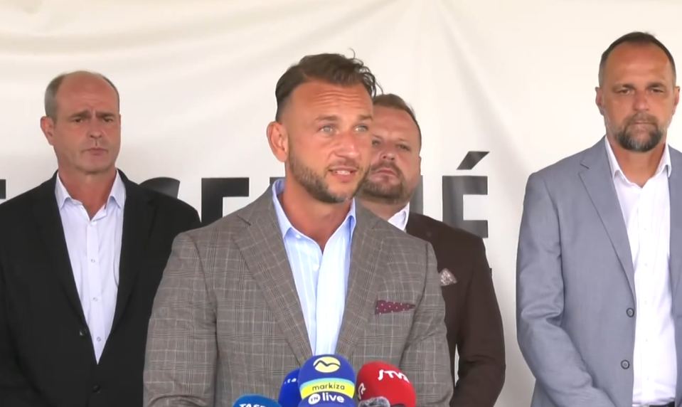 Tlačová beseda ministra Eštoka: Pomoc po veternej smršti
