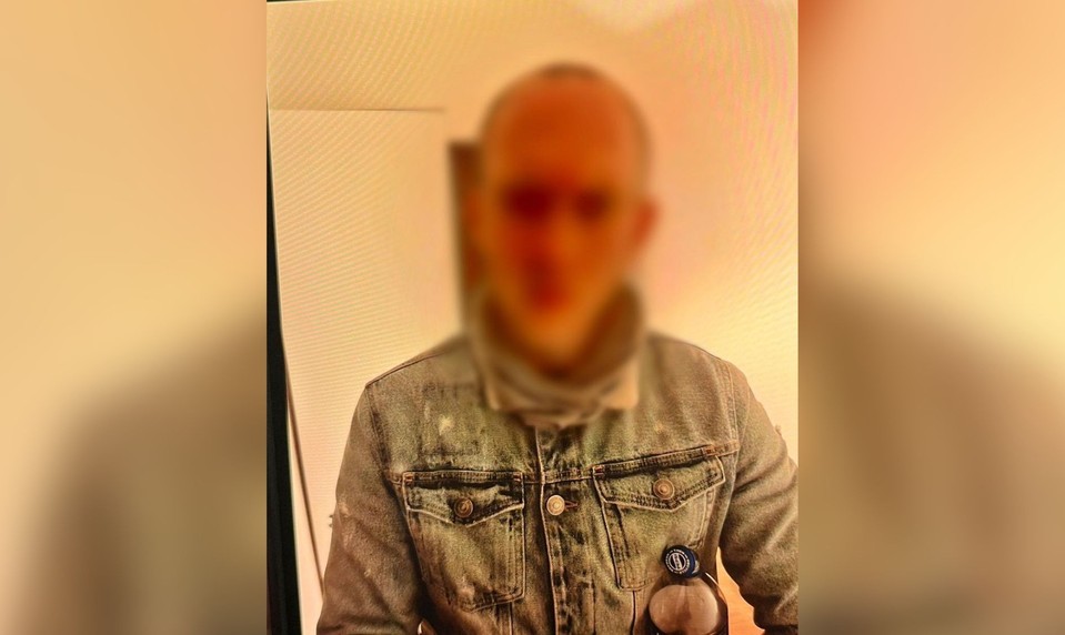 Polícia zadržala muža, ktorý po krádeži notebooku onanoval nad spiacou ženou