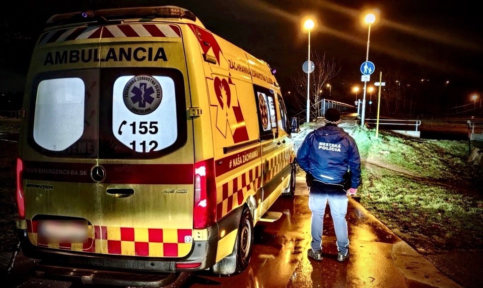 Chcel ukončiť život, sám však zavolal o pomoc. Zásah polície v Nitre zabránil tragédii