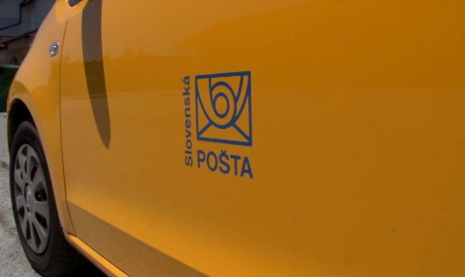 Zlodeji okradli poštu o 34 tisíc eur. Pátra po nich 120 policajtov