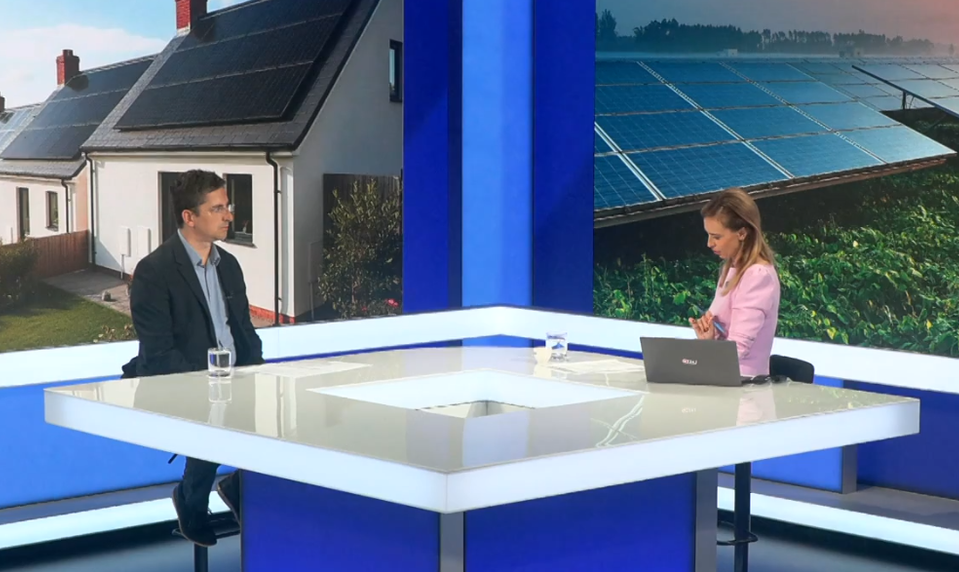Štúdio 24: Čo s prebytočnou energiou z fotovoltiky? Domácnosti na nej môžu zarobiť