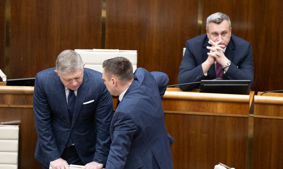 SNS sa dištancuje od Tarabu. Fica žiada, aby vláda nerokovala o zonácii Tatier