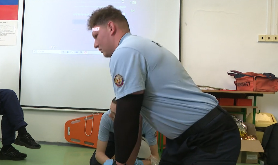 Oheň pod lupou: Aj hasiči musia ovládať prvú pomoc