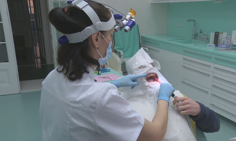 Prevencia u zubára šetrí bolesť aj stovky eur. Poisťovne k tomu pridávajú benefity