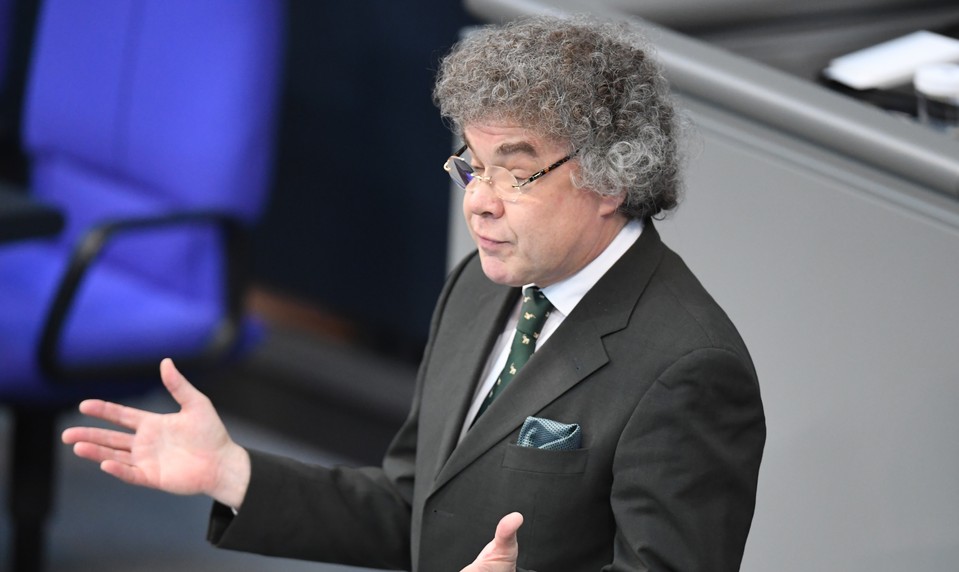 Poslanca krajne pravicovej AfD obvinili za hajlovanie. Bol aj zbavený poslaneckej imunity