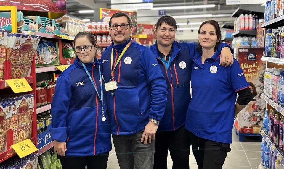 Každý je vítaný: Tesco je najväčším súkromným zamestnávateľom ľudí s Downovým syndrómom na Slovensku