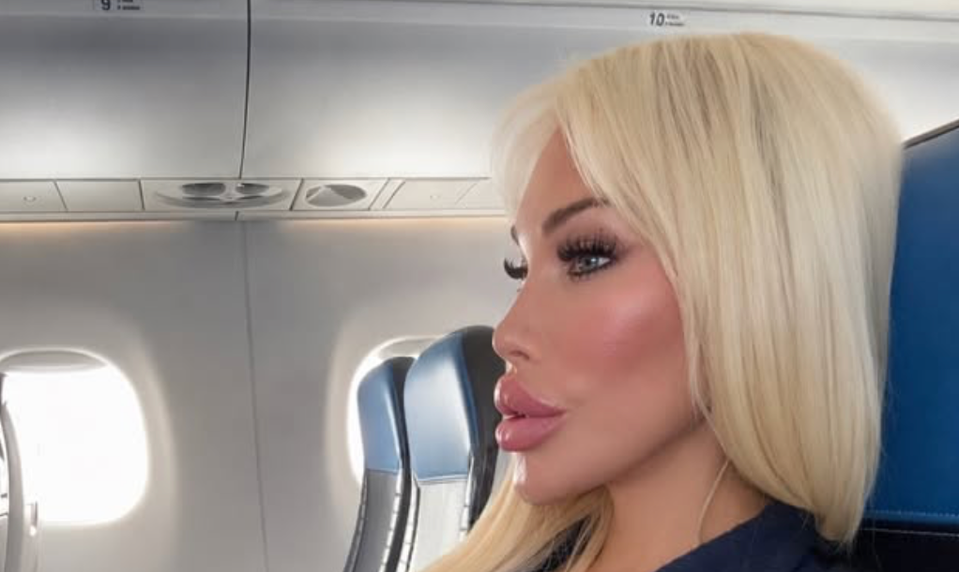 Kedysi bol Ken, potom sa zmenil na Barbie a teraz je plastiková kráska na NEPOZNANIE!