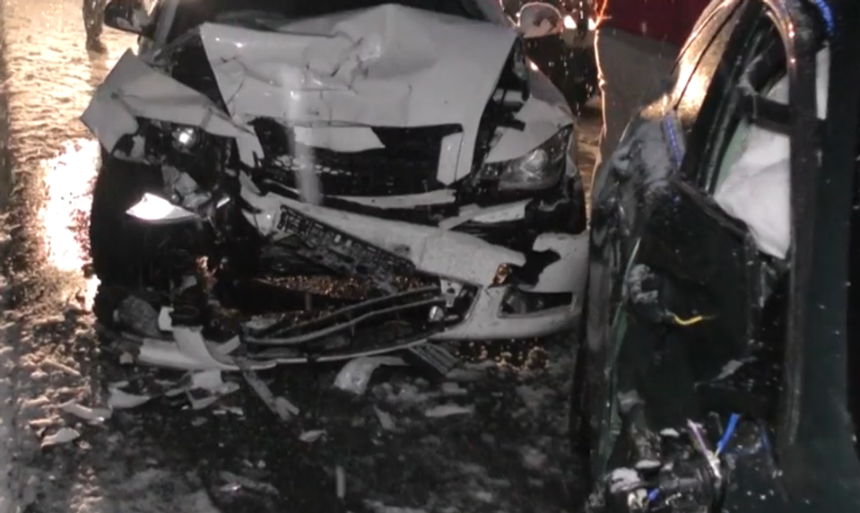 Po zrážke v nemocnici skončila tehotná žena. Nehodu pravdepodobne zapríčinilo počasie