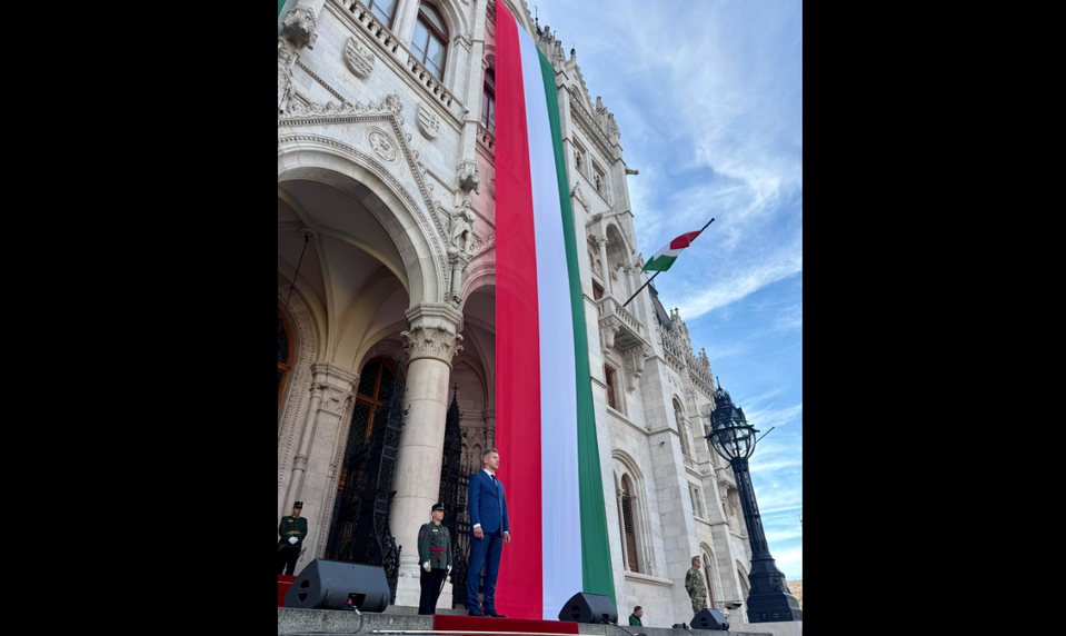 Noví poslanci v Maďarsku skladajú prísahu, Péter Magyar sa stane premiérom