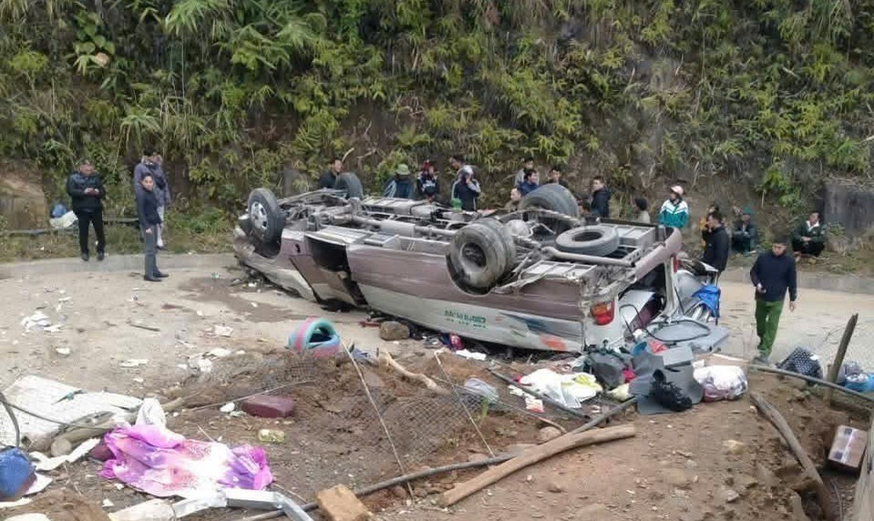 Autobus sa zrútil na horskej ceste. Pri nehode zahynulo deväť ľudí