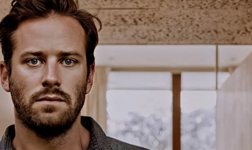 Pád hollywoodskeho fešáka: Po obvineniach z kanibalizmu opäť na očiach, no vyzerá inak!