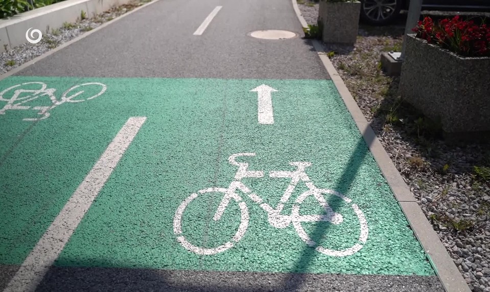 Zrážka dievčaťa na bicykli s autobusom: Aj pre cyklistov platia povinnosti, upozorňuje polícia