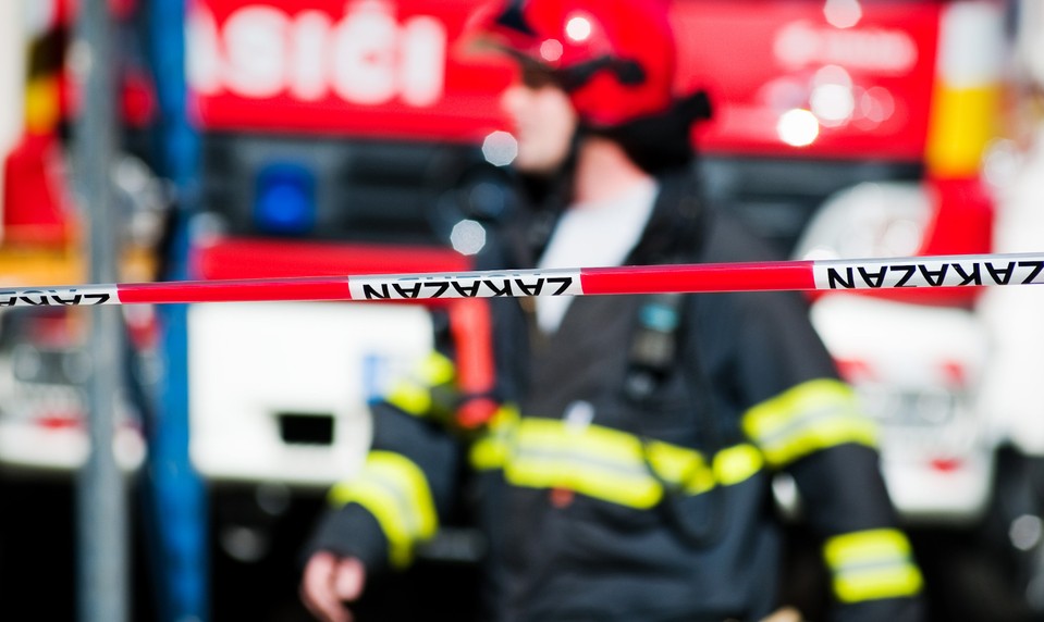 Hasiči zasahujú pri náleze nebezpečnej látky na žilinskom sídlisku