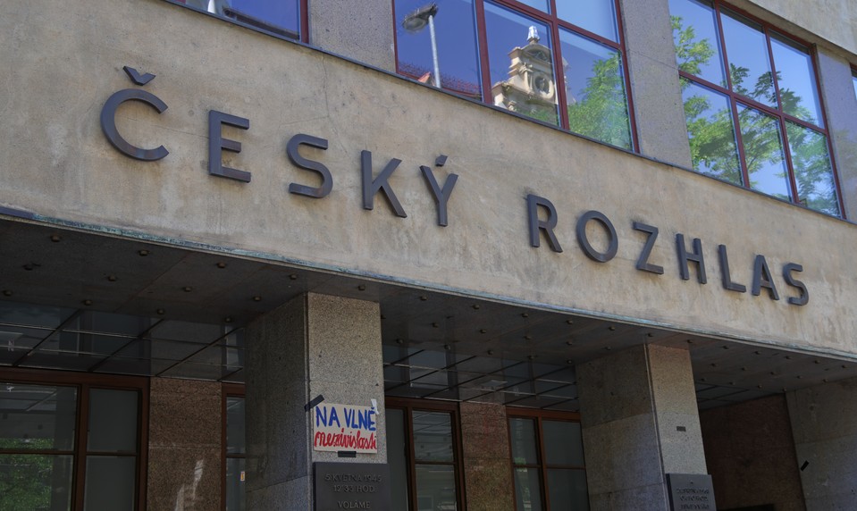 Pracovníci Českej televízie a Českého rozhlasu vyhlásili na utorok 3. novembra celodenný štrajk