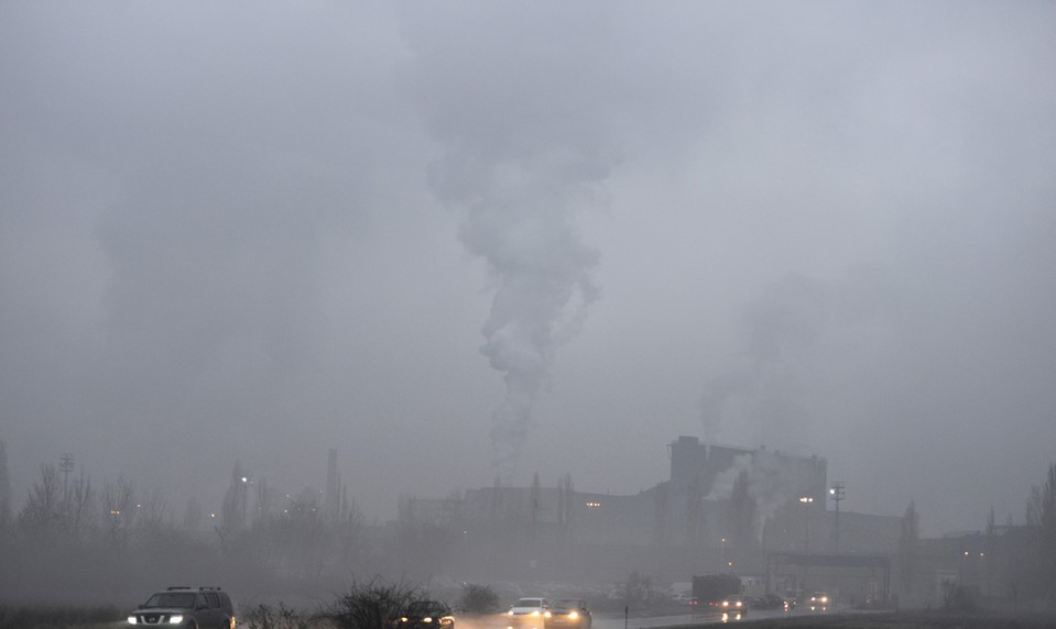 Smog zhoršil ovzdušie na východe aj juhu Slovenska. Platia výstrahy