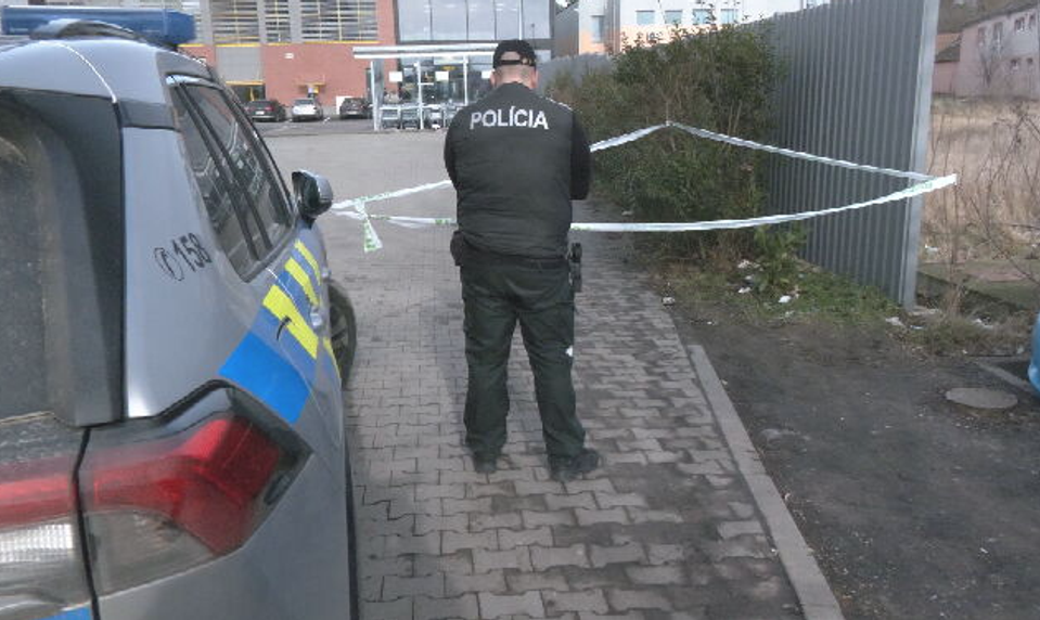 Po ďalšom útoku pred obchodným domom skončil dôchodca v nemocnici