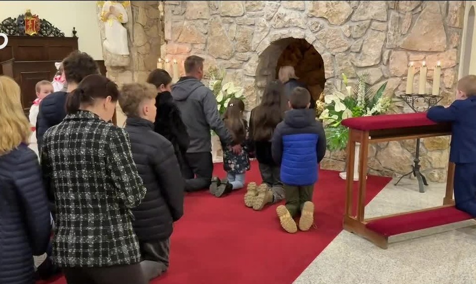 Boží hrob v atómovom kryte: V Lendaku sa počas Veľkej noci modlia pod zemou