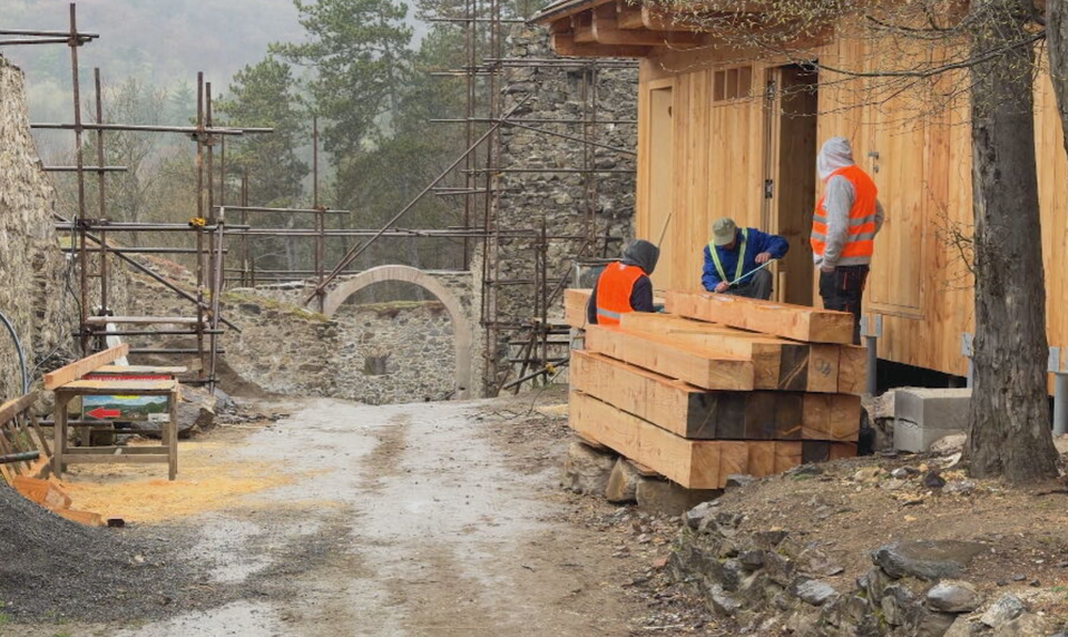 Slovenské hrady a kláštory čaká výrazná obnova. Do projektu za milióny eur sa zapojí takmer 500 nezamestnaných ľudí