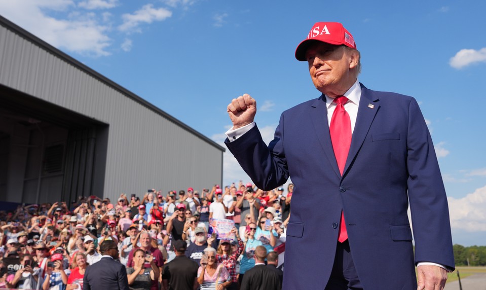 Donald Trump pozastavil nové sankcie proti Rusku. Dôvodom je dohoda o nafte a voľby v USA