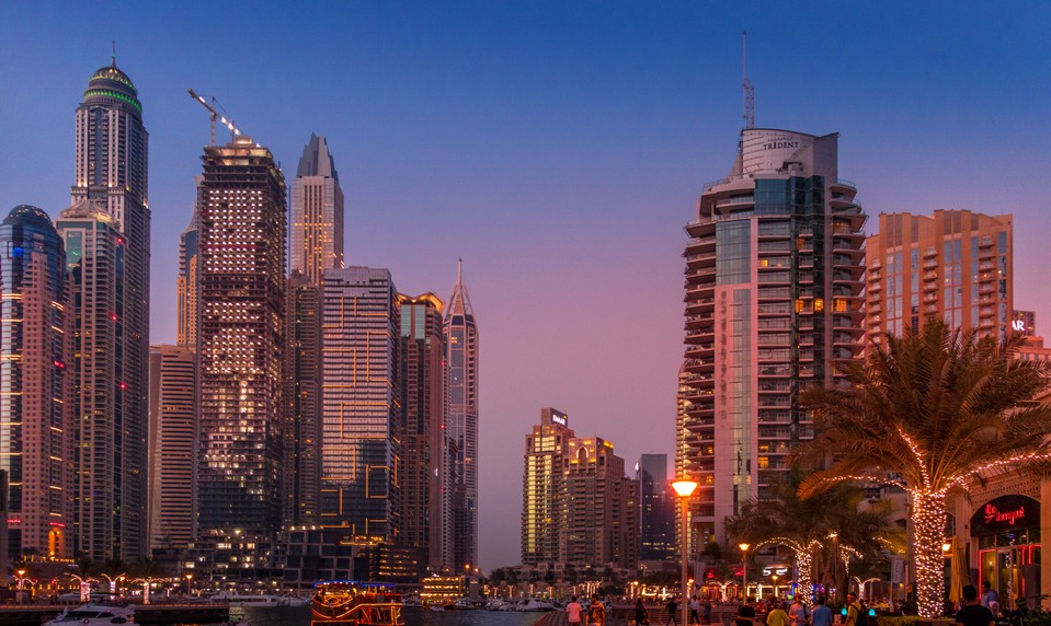 Rakety, zrušené lety a nečakaný biznis: Eskortné služby v Dubaji zažívajú zlaté časy