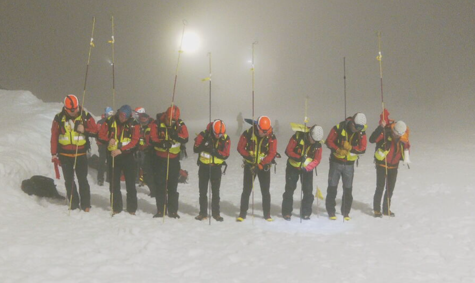 Nočný lavínový tréning: Horskí záchranári cvičili v hmle a daždi