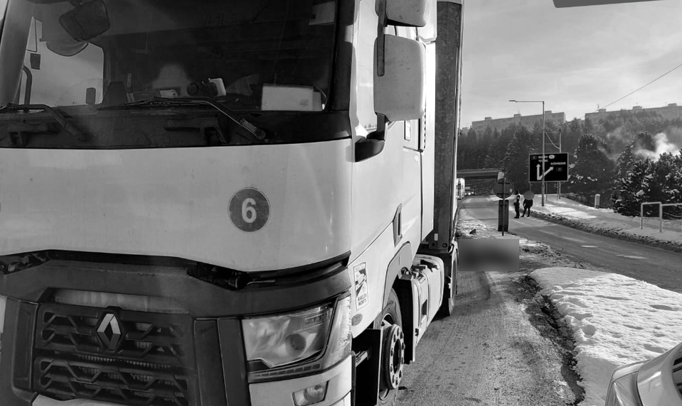Tragická nehoda v Dolnom Kubíne: Žena prechádzajúca frekventovanou cestou neprežila