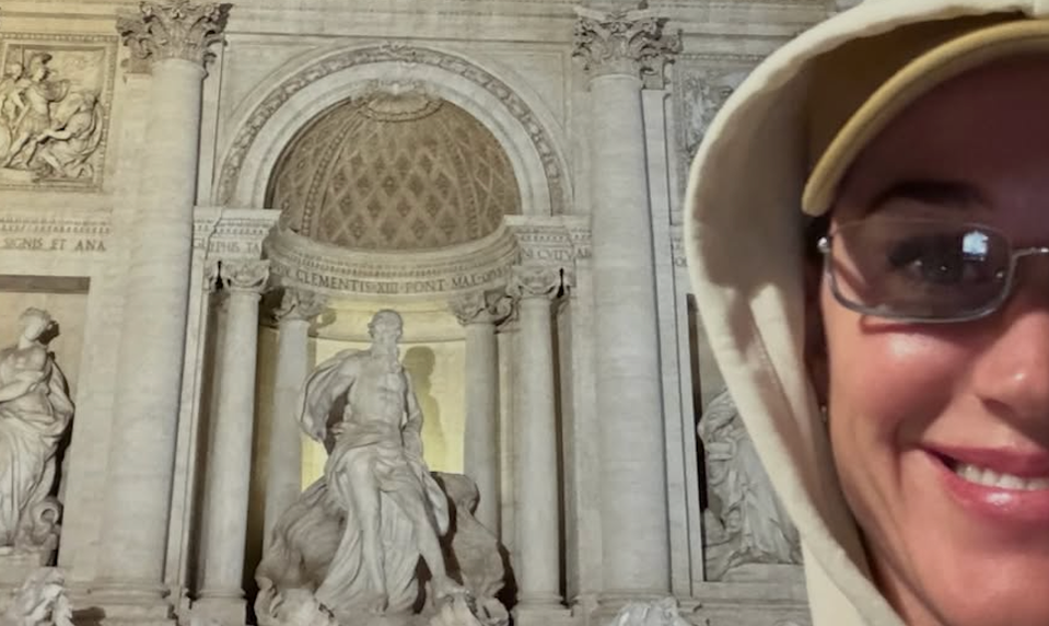 Zatmenie mysle Katy Perry? Toto v najslávnejšej fontáne sveta ešte nikdy neplávalo!