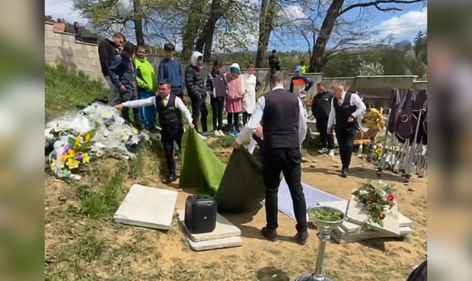 Františka (†66) pochovali druhý raz. Rodina má po zvukoch z jeho hrobu stále nezodpovedané otázky