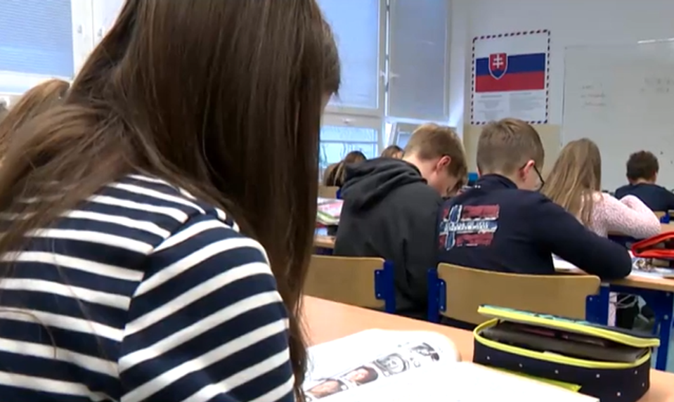 Prieskum odhalil alarmujúce výsledky. Stovky tínedžerov v Nitrianskom kraji zažívajú šikanu každý deň