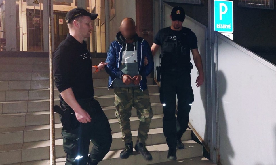 Dôchodcu zbil a okradol. Polícia chytila páchateľa do pár hodín