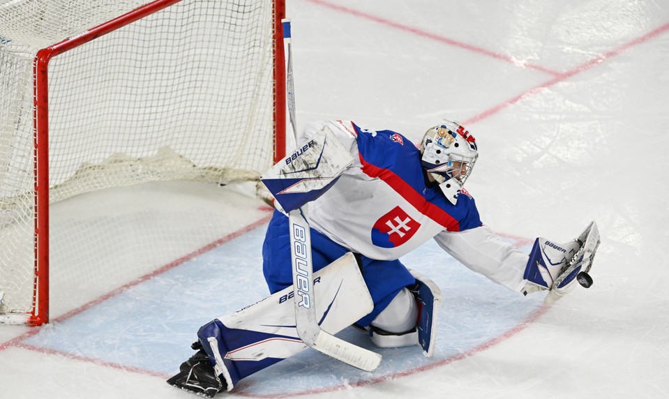 Lotyši znížili na 1:2, HRENÁK pustil za chrbát jeden puk