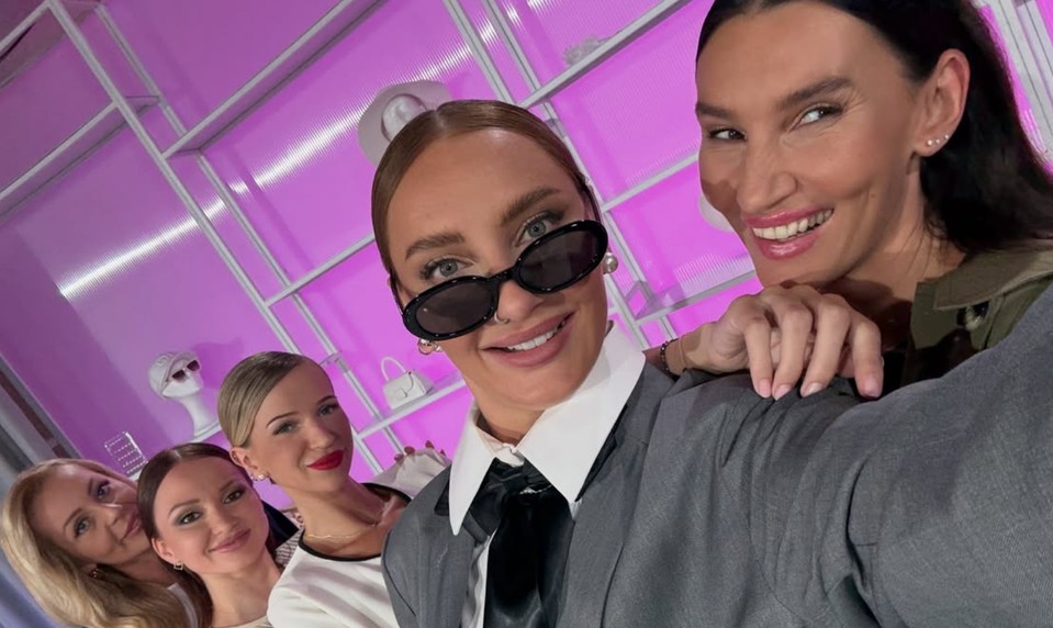 Neviete kombinovať výrazné letné farby? Módna stylistka ukázala inšpiráciu, ktorú si zamilujete!