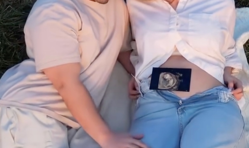 Slovenskí influenceri oznámil tehotenstvo videom, ktoré valcuje internet!