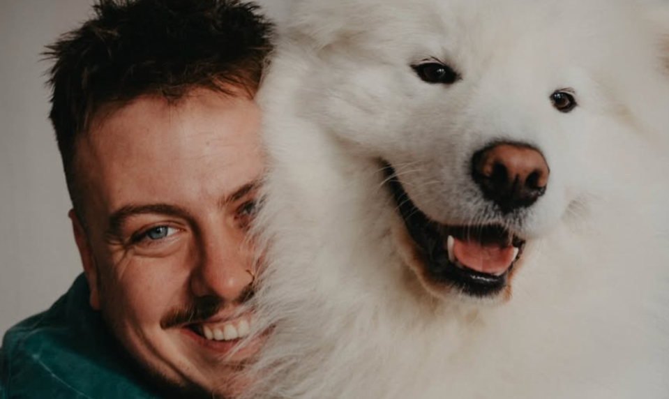 Tento pes zo Slovenska si žije lepšie ako vy: Súkromný let do New Yorku a kráľovský servis!