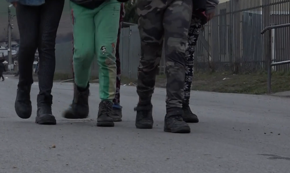 Na východe si "kúpite" dieťa za 80 eur. Monitoring odhalil aj problém so žobraním a užívaním toluénu