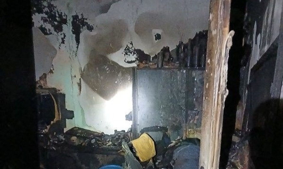 Hasiči zasahovali pri požiari bytu, zomrela jedna osoba