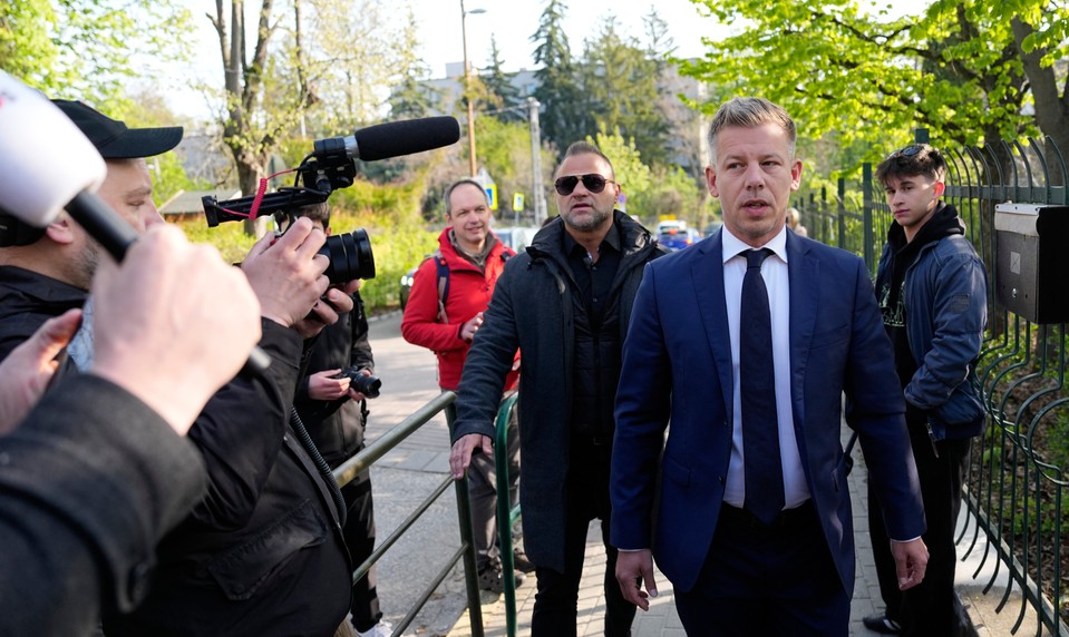 Maďarsko pozná nové rozloženie síl. Finálne výsledky pripísali strane Tisza 141 poslancov