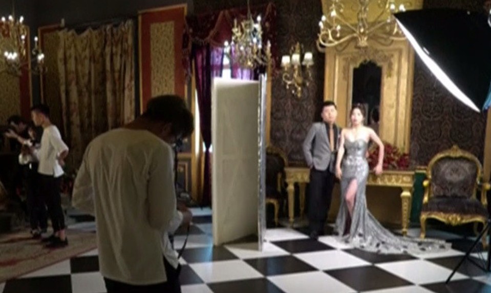 Pre originálne svadobné fotografie spravia všetko. Nech to stojí, čo to stojí