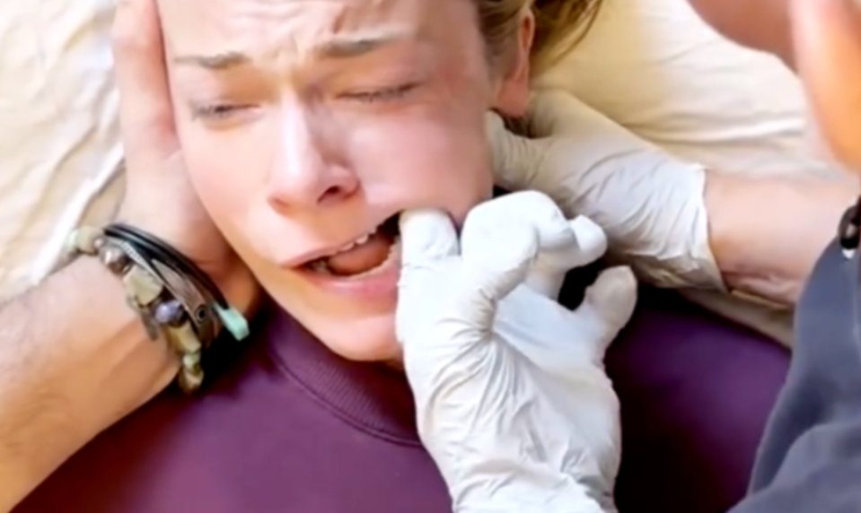 Šokujúce video z brutálneho zákroku: Známa speváčka plakala v agónii!