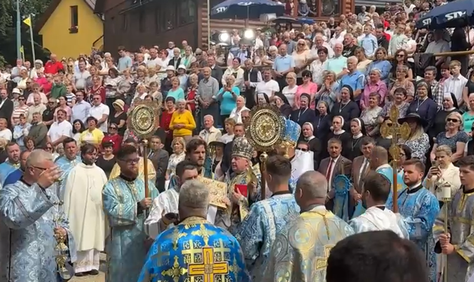 Pápežský podpis potvrdil duchovný význam hory Zvir v Litmanovej