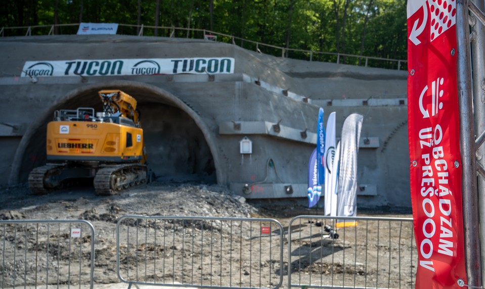 Kľúčový míľnik na rýchlostnej ceste R4: Tunel Okruhliak pri Prešove je už prerazený