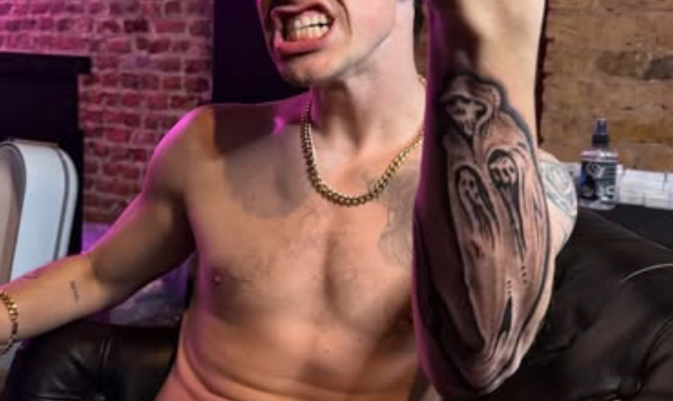 Za najsexi spevákom súčasnosti šalejú milióny žien, na divokej párty na lodi sa ukázal úplne nahý!