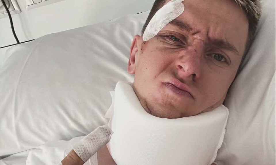 Dolámaný POGAČAR zverejnil fotku z nemocnice