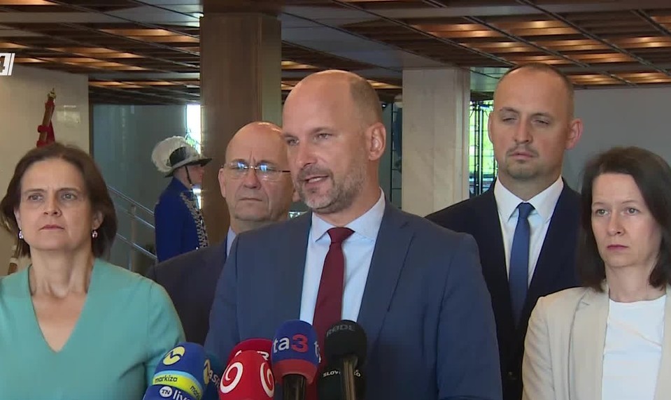 Tlačová beseda opozičných strán o kontrole SIS