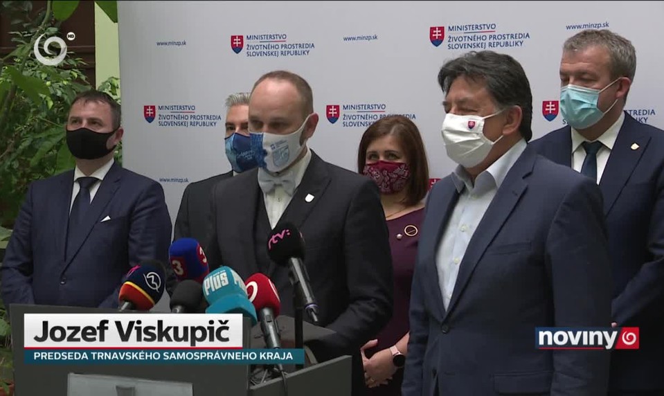 Minister Budaj a župani