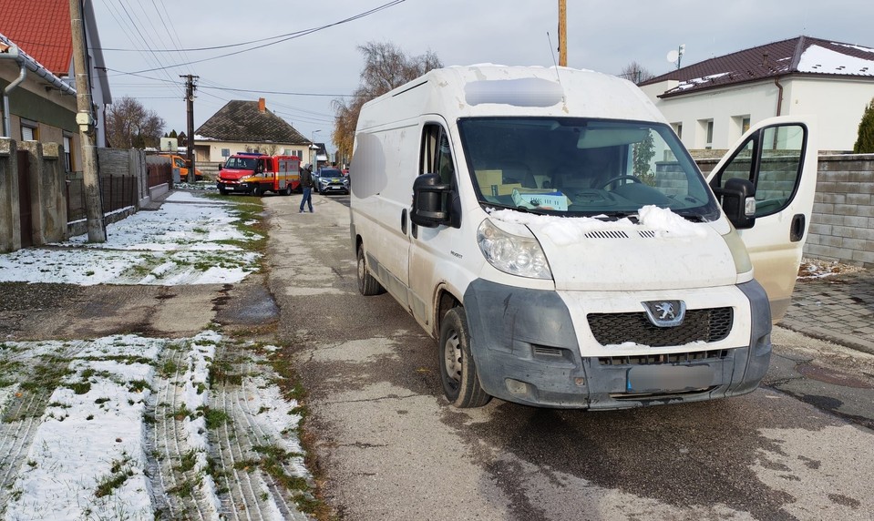 Kuriér pri cúvaní zrazil chodkyňu. Zraneniam na mieste podľahla
