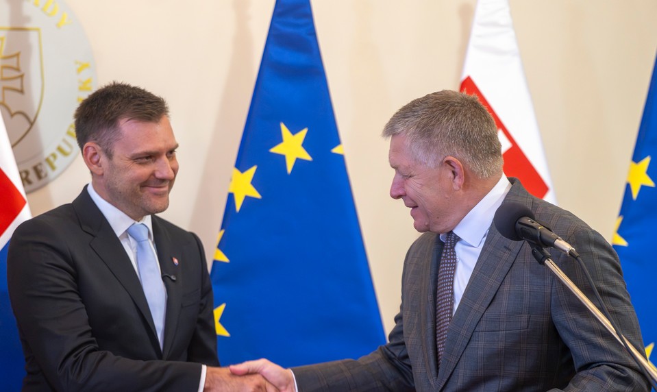 Fico stiahol návrh na odvolanie Tarabu. Upozorňuje na riziko straty parlamentnej väčšiny