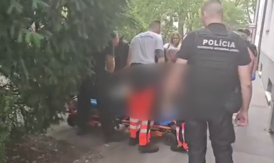 Po hádke si muž podrezal hrdlo a zomrel. Prípad je zatiaľ bez obvinení